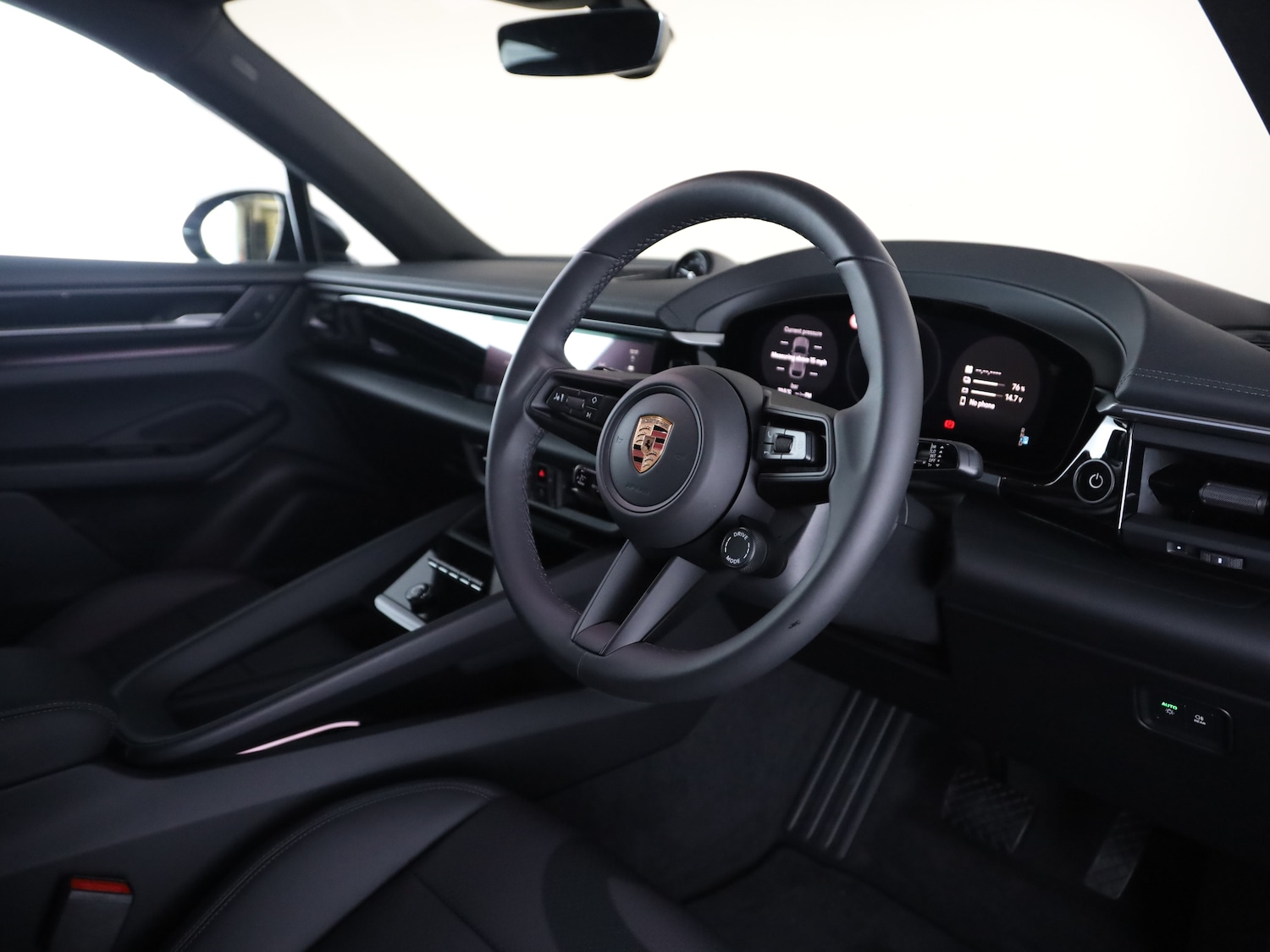 Used Porsche Macan 2025 for sale - 77172400: Photo 8