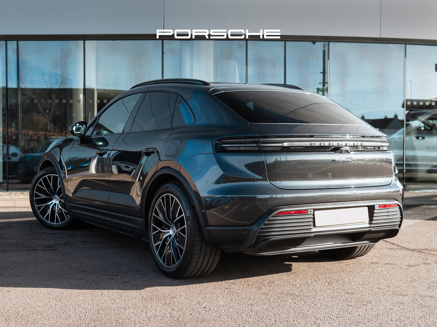 Used Porsche Macan 2024 for sale - 77905638: Photo 2