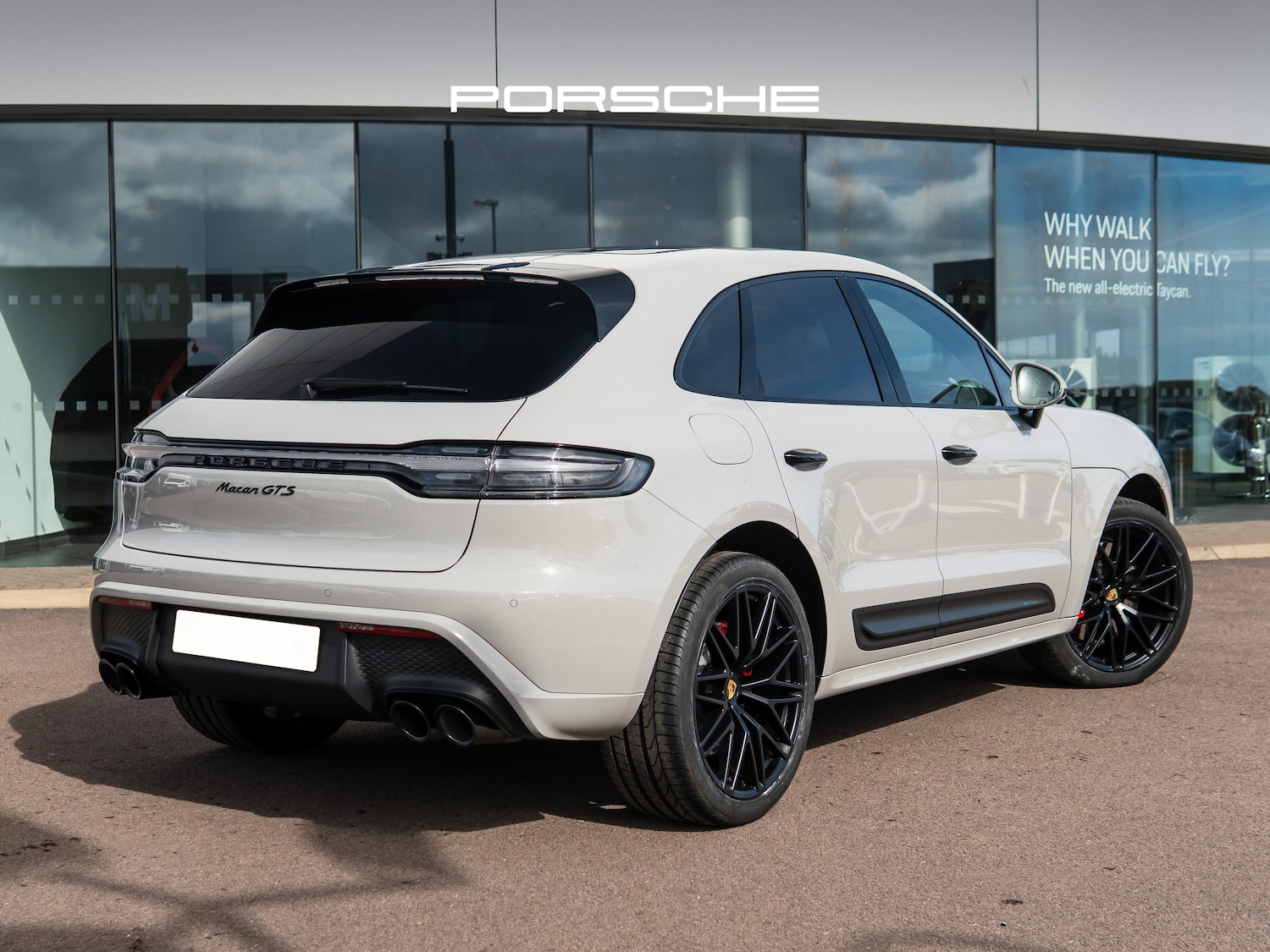 Used Porsche Macan 2023 for sale - 78029707: Photo 2