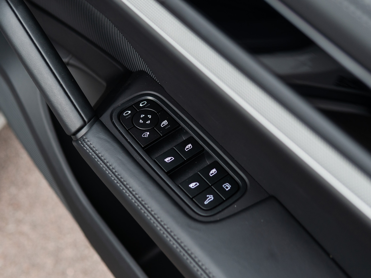 Used Porsche Cayenne 2025 for sale - 76355989: Photo 24
