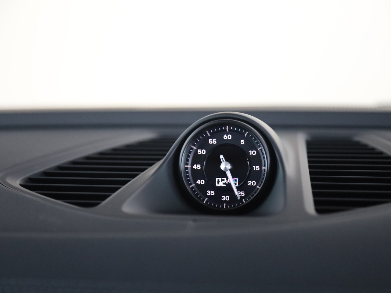 Used Porsche Macan 2025 for sale - 76481265: Photo 11