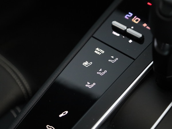 Used Porsche Macan 2023 for sale - 75947093: Photo 12