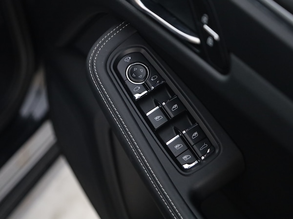 Used Porsche Macan 2023 for sale - 75947093: Photo 13