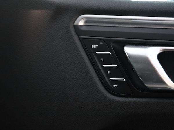 Used Porsche Macan 2023 for sale - 75947093: Photo 20