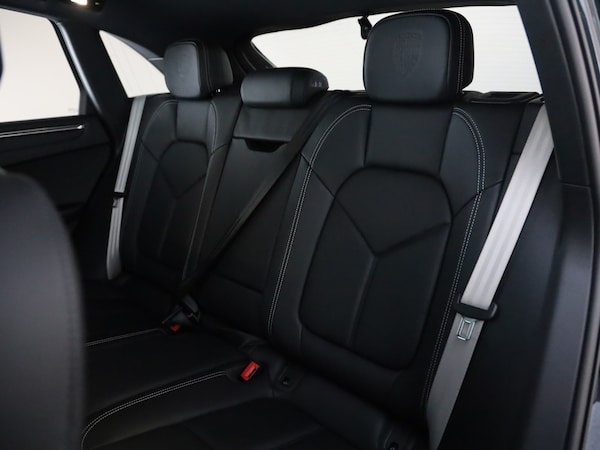 Used Porsche Macan 2023 for sale - 75947093: Photo 23