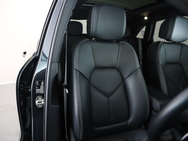 Used Porsche Macan 2023 for sale - 75947093: Photo 32
