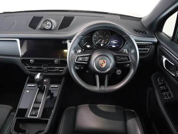 Used Porsche Macan 2023 for sale - 75947093: Photo 34