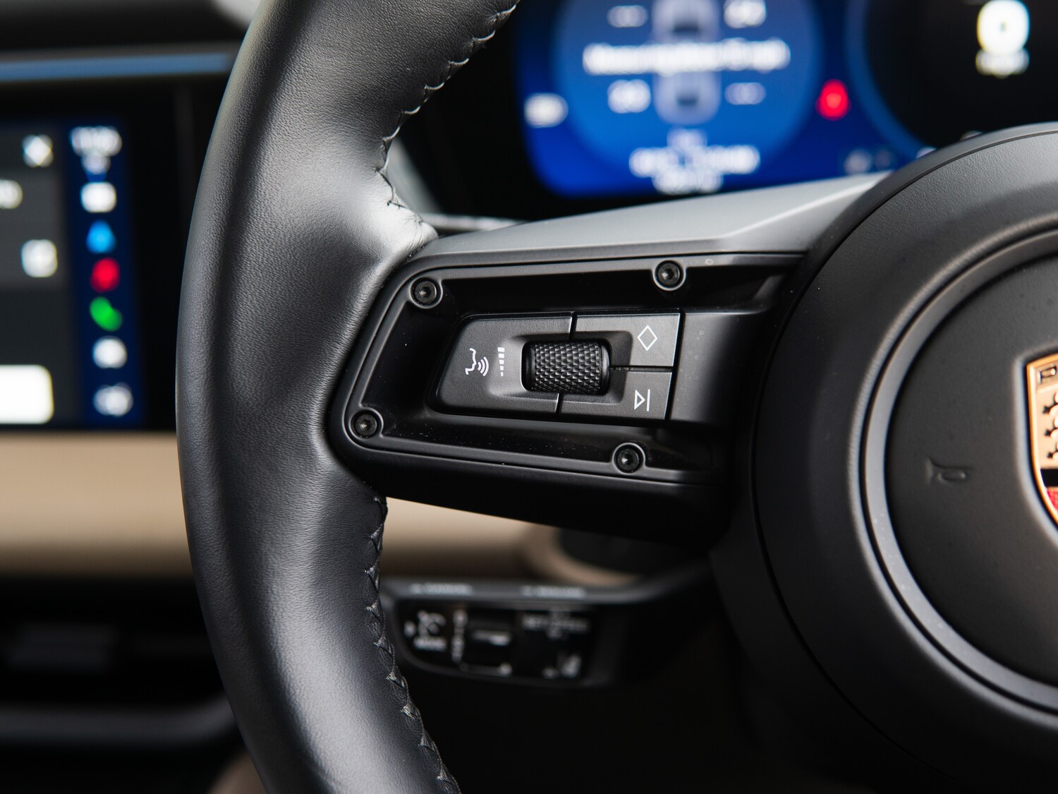 Used Porsche Macan 2024 for sale - 76767912: Photo 25