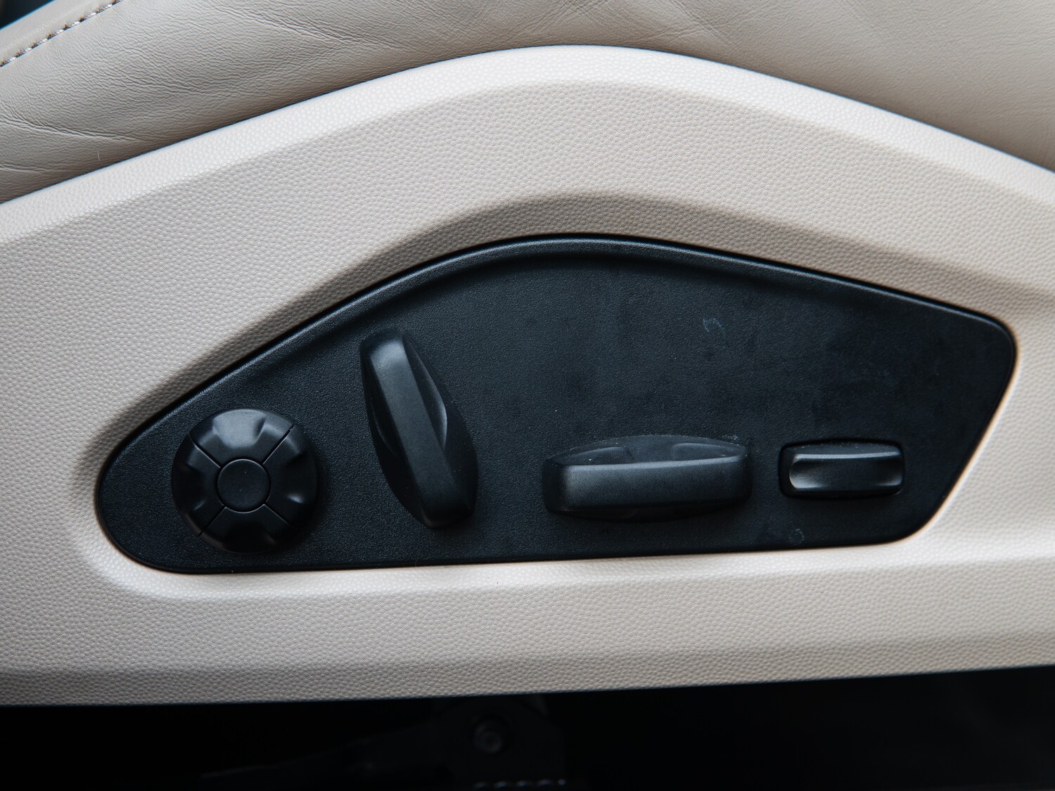 Used Porsche Macan 2024 for sale - 76767912: Photo 31