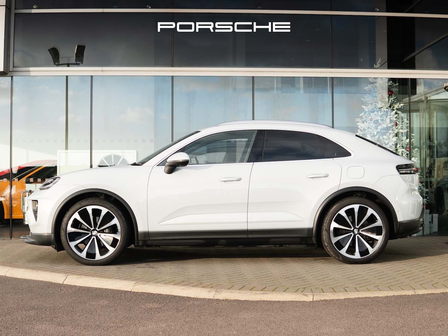 Used Porsche Macan 2024 for sale - 76767912: Photo 4