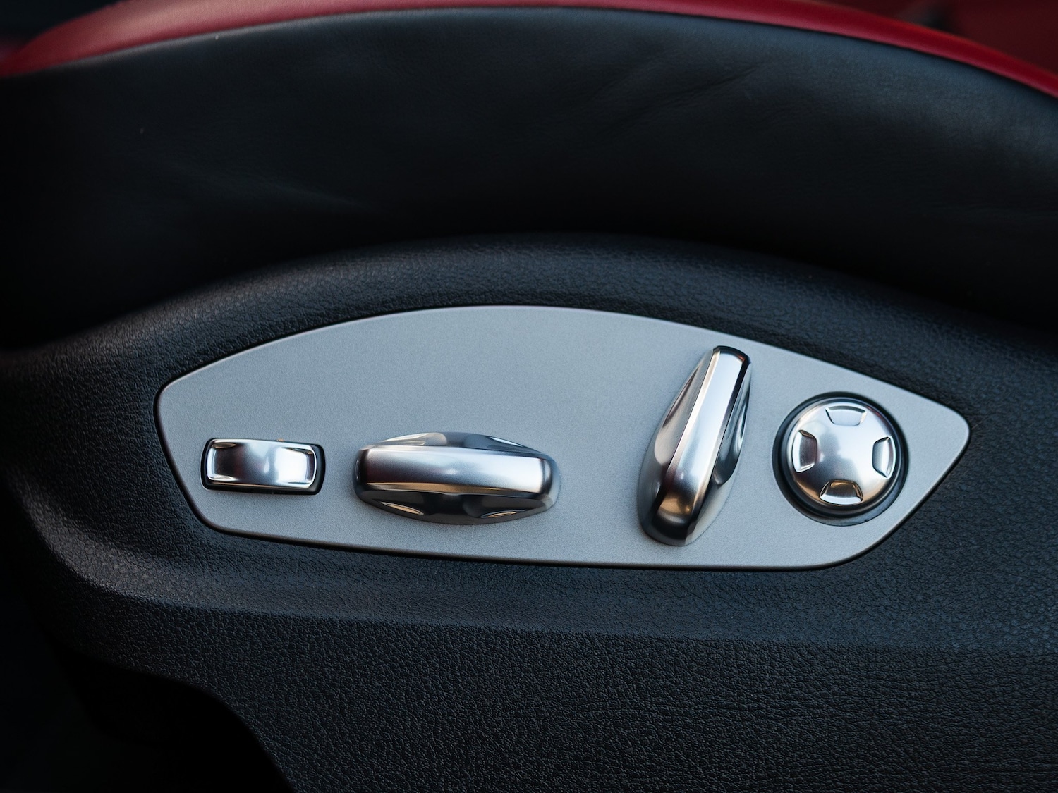 Used Porsche Macan 2023 for sale - 76355988: Photo 12