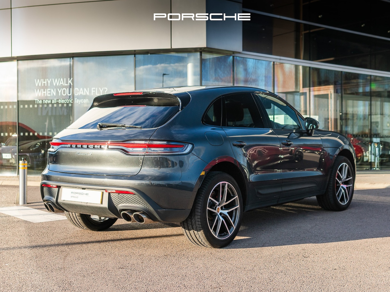 Used Porsche Macan 2023 for sale - 76355988: Photo 2