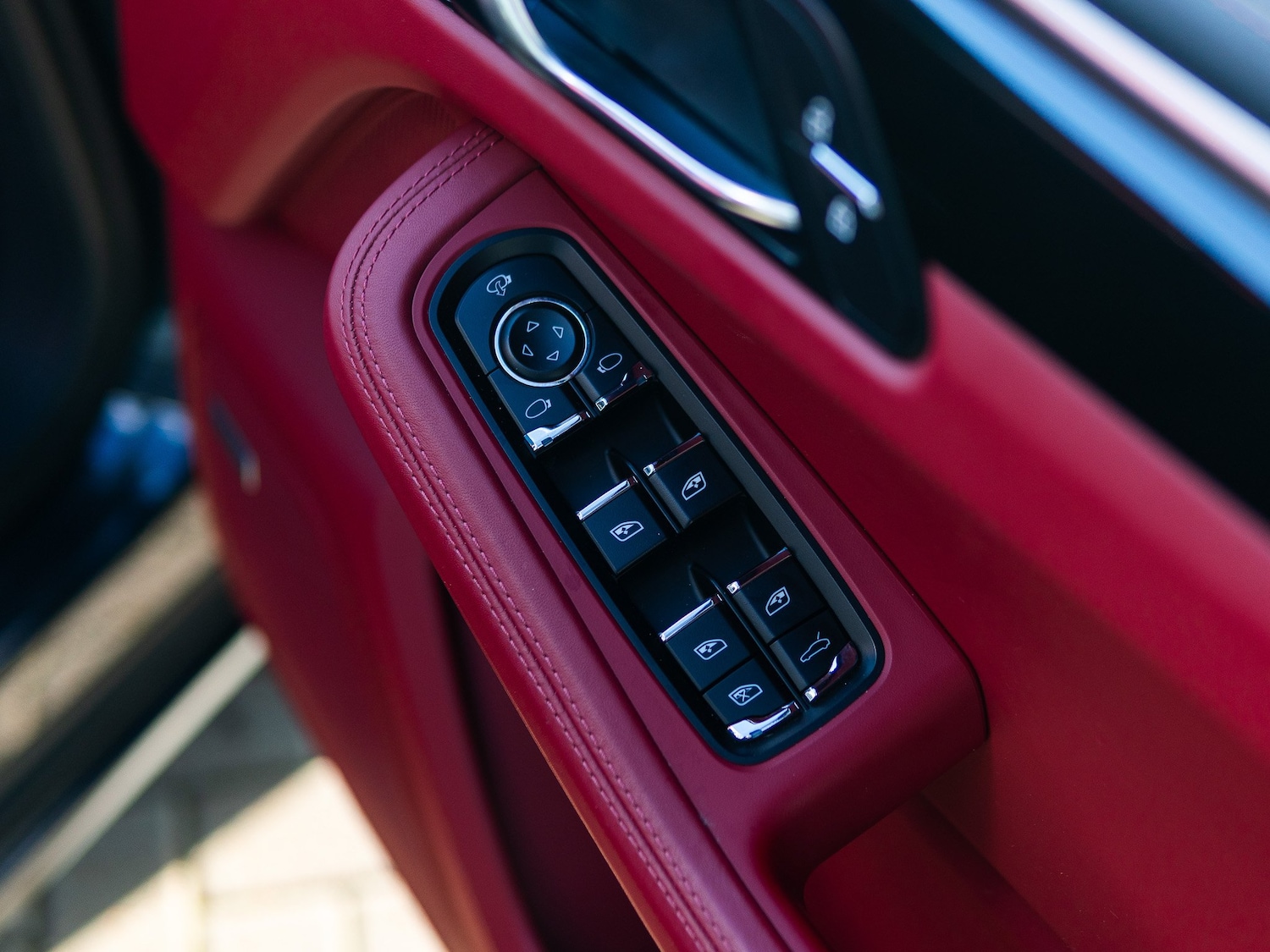 Used Porsche Macan 2023 for sale - 76355988: Photo 30