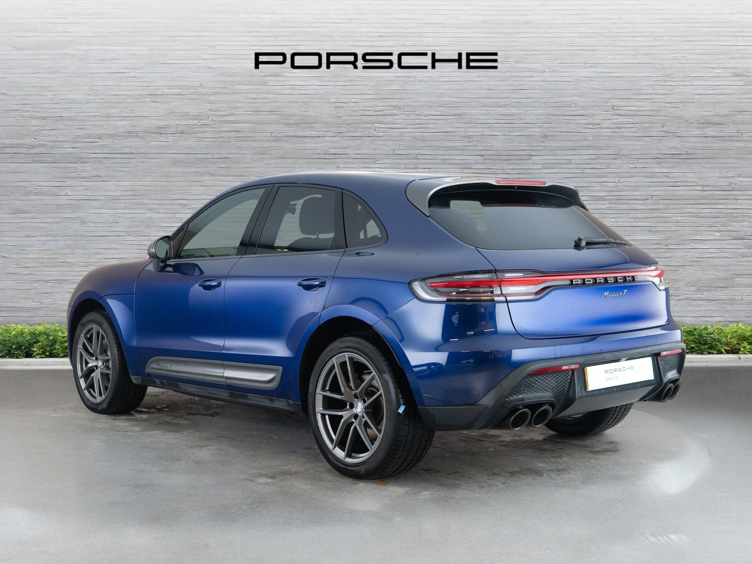 Used Porsche Macan 2023 for sale - 77026603: Photo 2