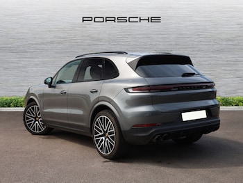 Used Porsche Cayenne 2024 for sale - 75037202: Photo