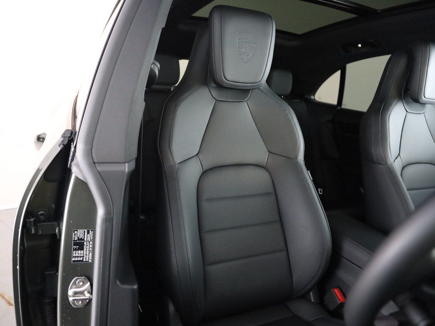 Used Porsche Macan 2025 for sale - 76653789: Photo 12