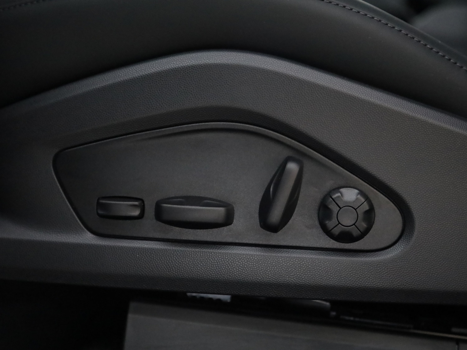 Used Porsche Macan 2025 for sale - 76653789: Photo 14