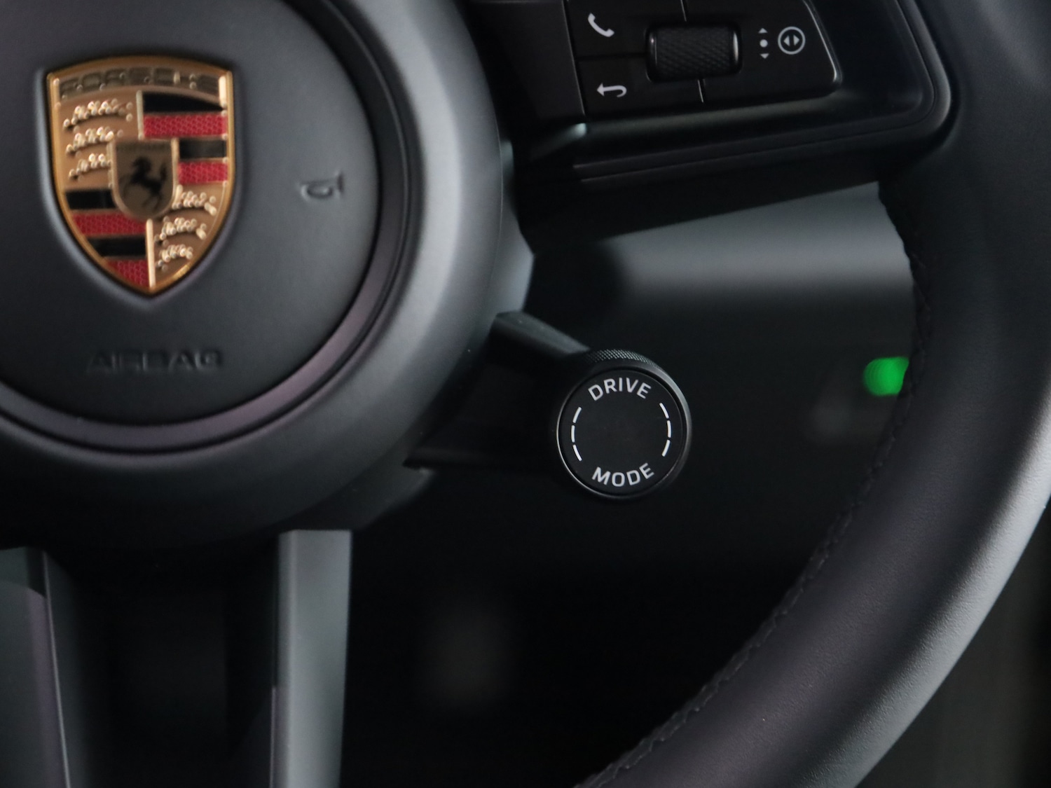 Used Porsche Macan 2025 for sale - 76653789: Photo 19