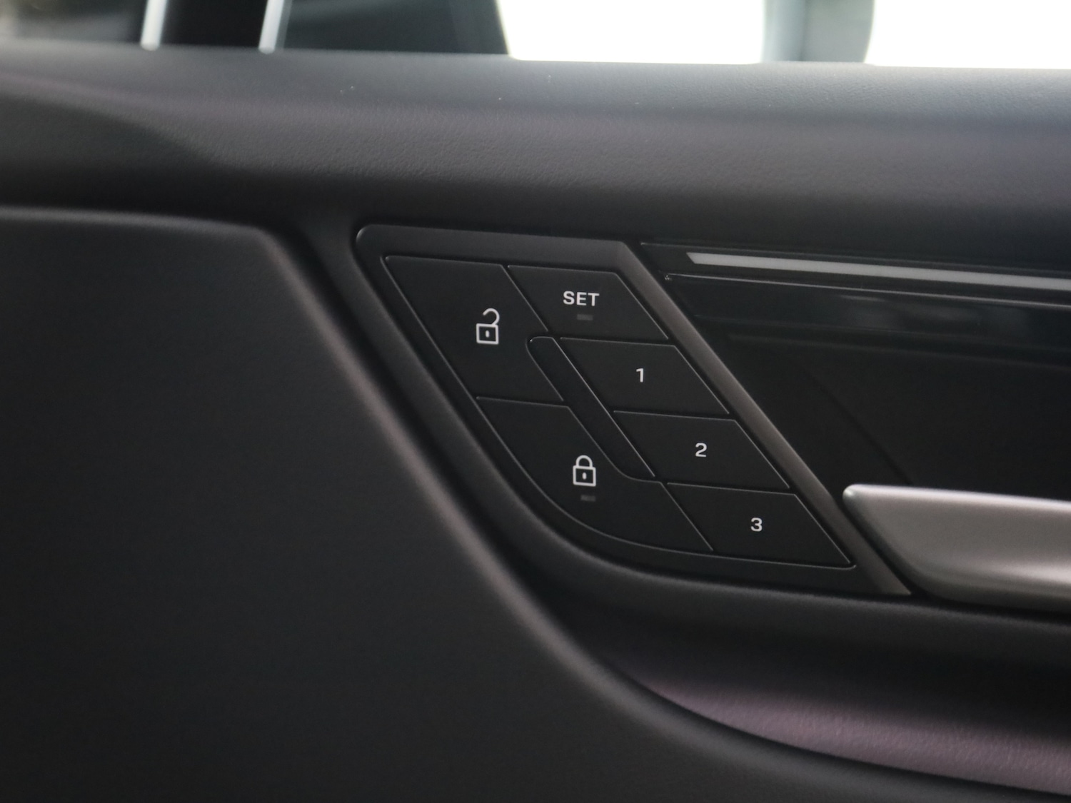 Used Porsche Macan 2025 for sale - 76653789: Photo 28