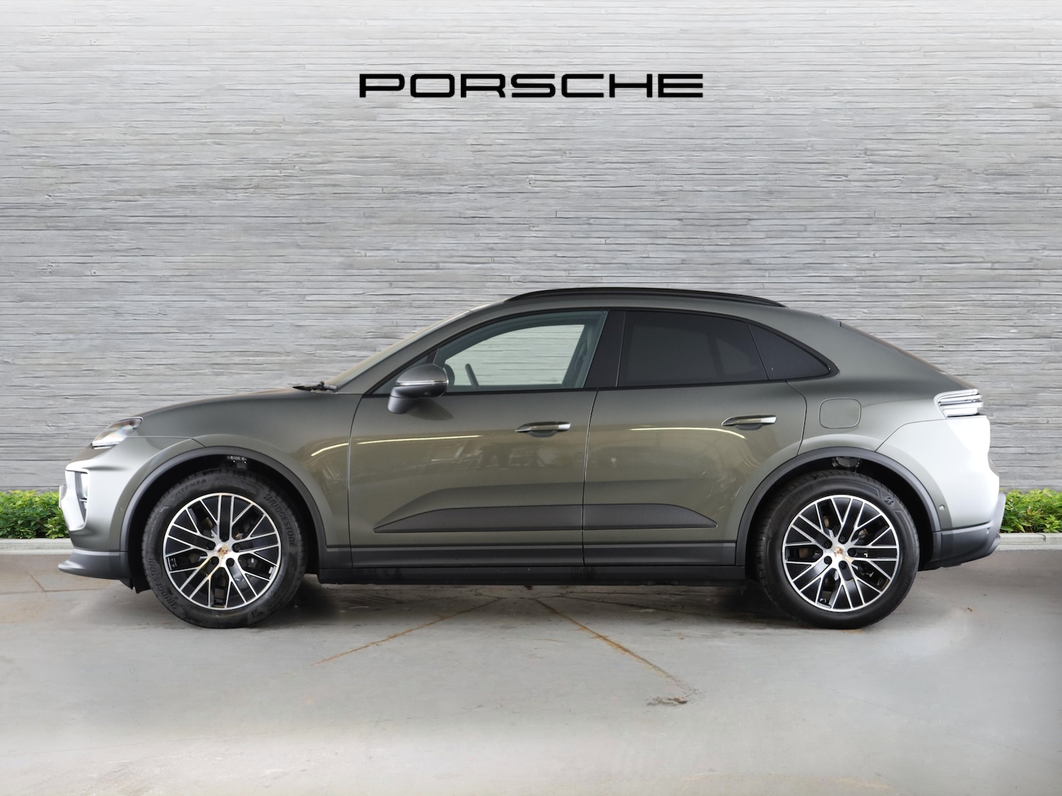 Used Porsche Macan 2025 for sale - 76653789: Photo 4