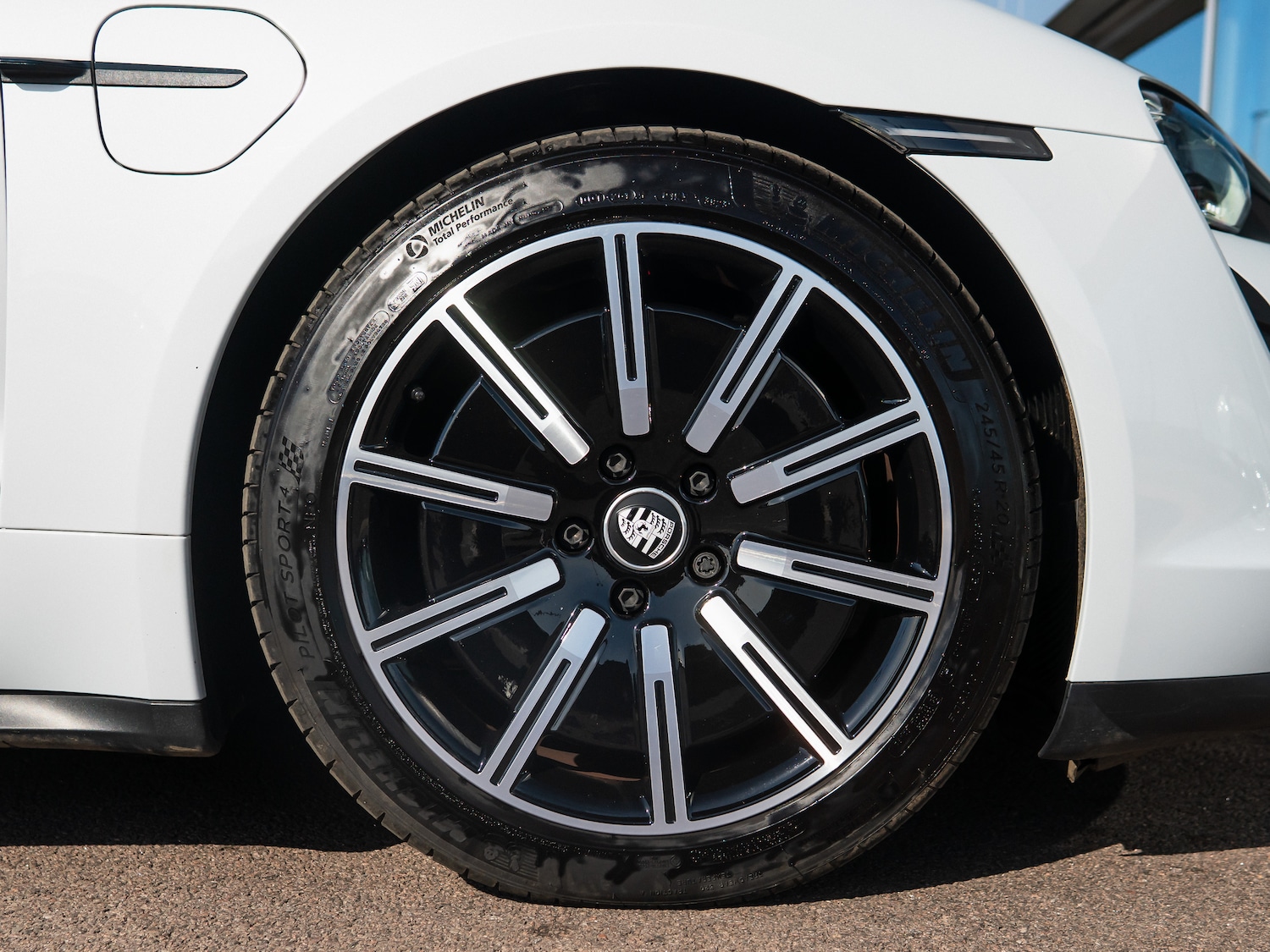 Used Porsche Taycan 2023 for sale - 77966631: Photo 3