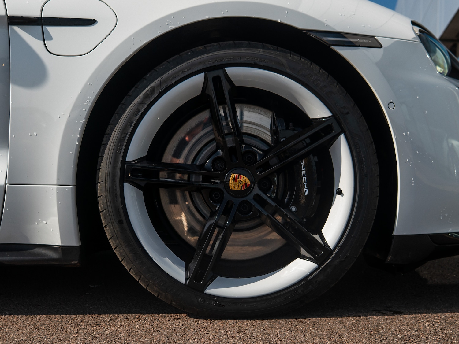 Used Porsche Taycan 2023 for sale - 77966630: Photo 3