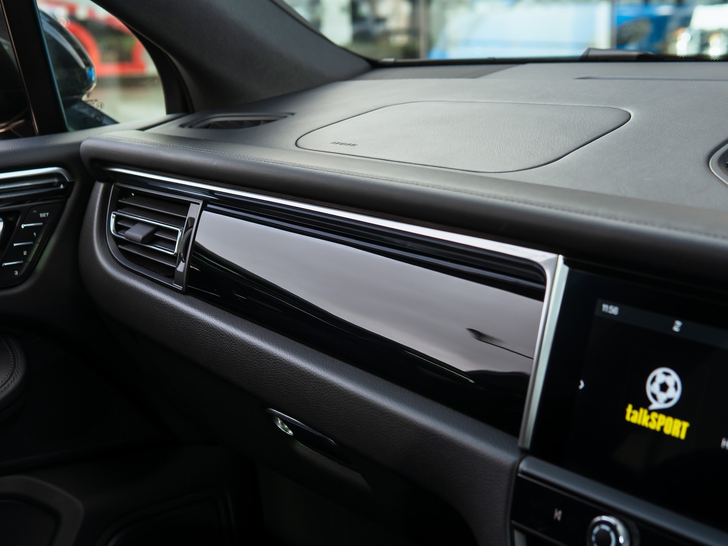 Used Porsche Macan 2025 for sale - 77620753: Photo 10