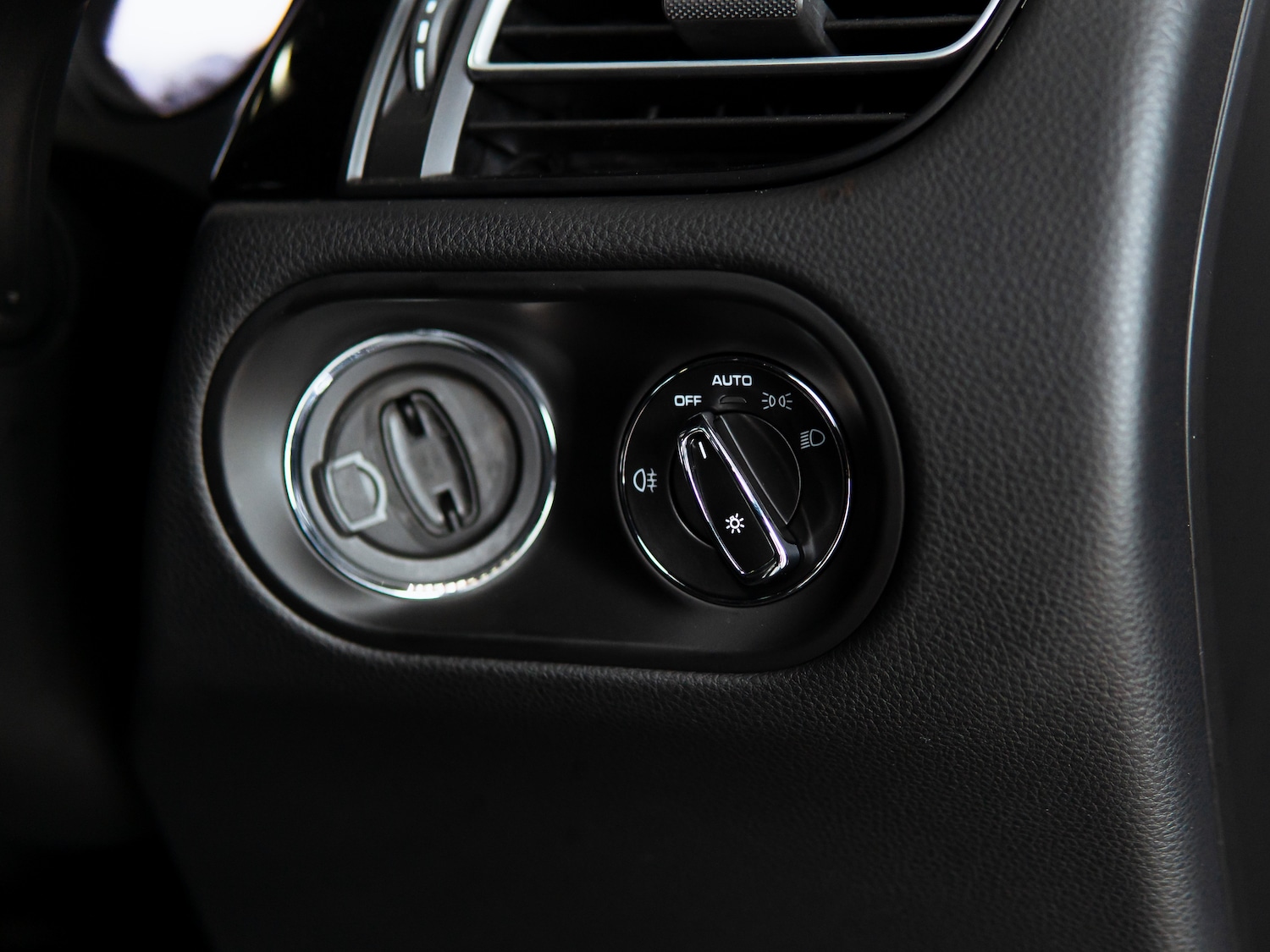 Used Porsche Macan 2025 for sale - 77620753: Photo 43