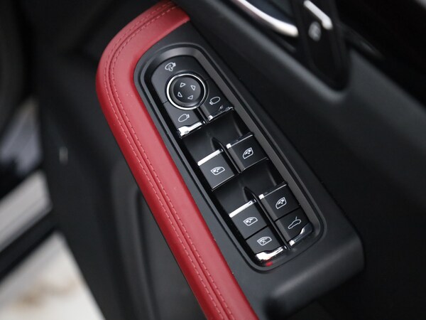 Used Porsche Macan 2024 for sale - 74897813: Photo 38