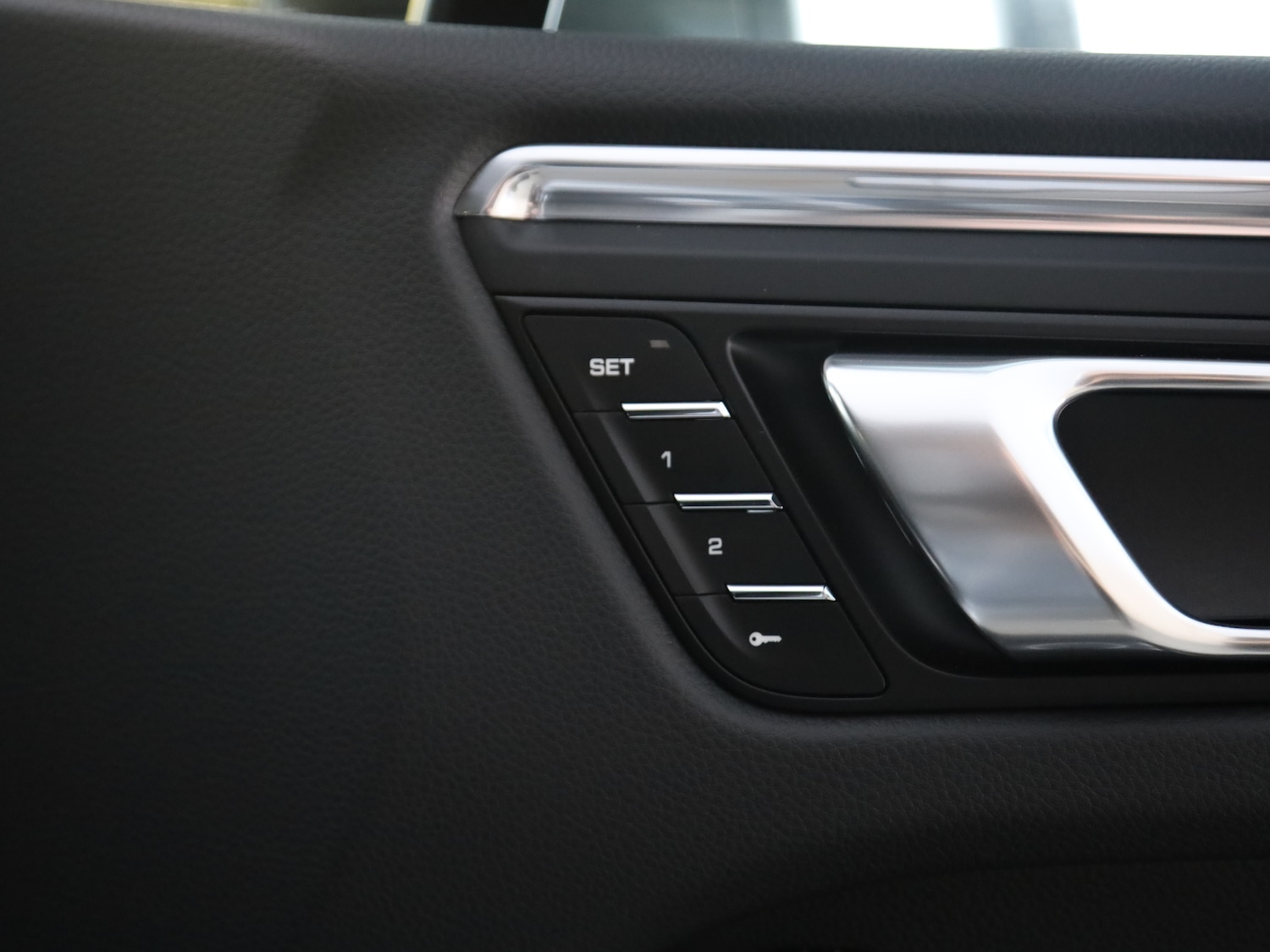 Used Porsche Macan 2025 for sale - 77654399: Photo 15