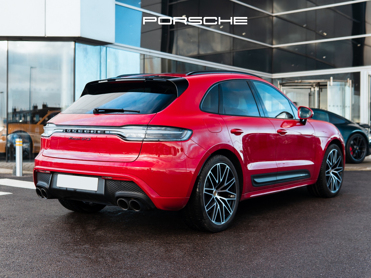 Used Porsche Macan 2023 for sale - 77026600: Photo 2