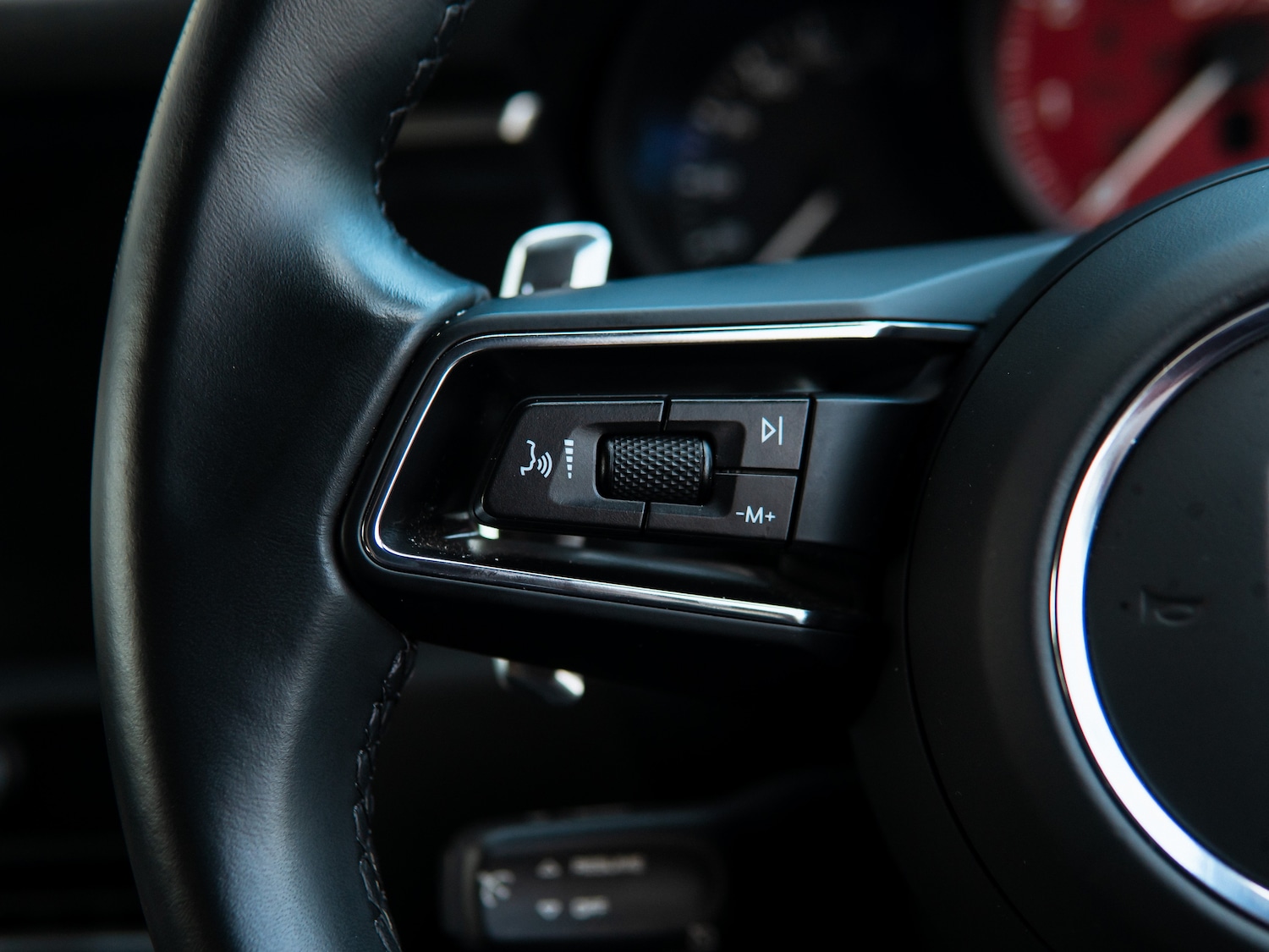 Used Porsche Macan 2023 for sale - 77026600: Photo 25