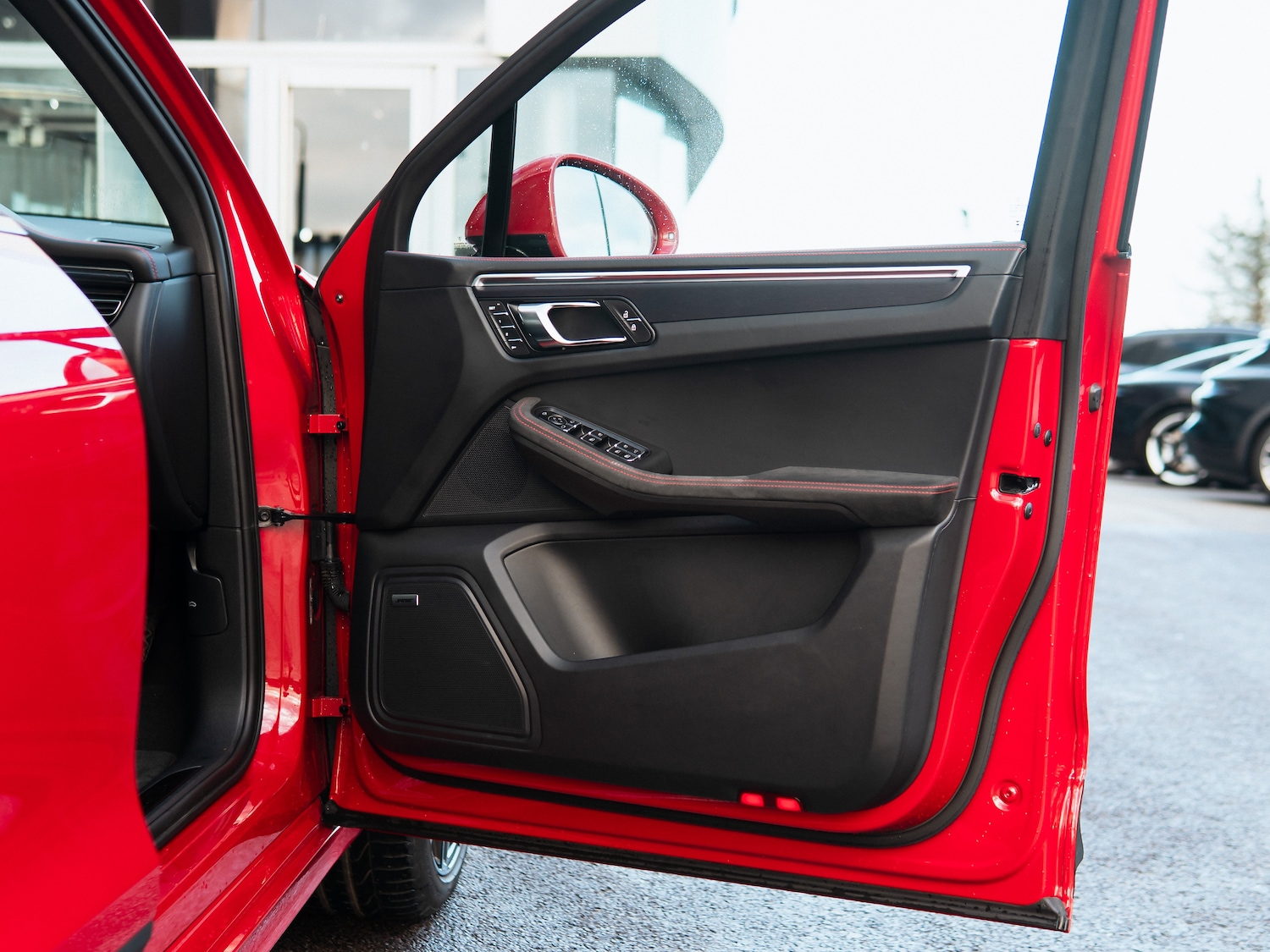 Used Porsche Macan 2023 for sale - 77026600: Photo 31