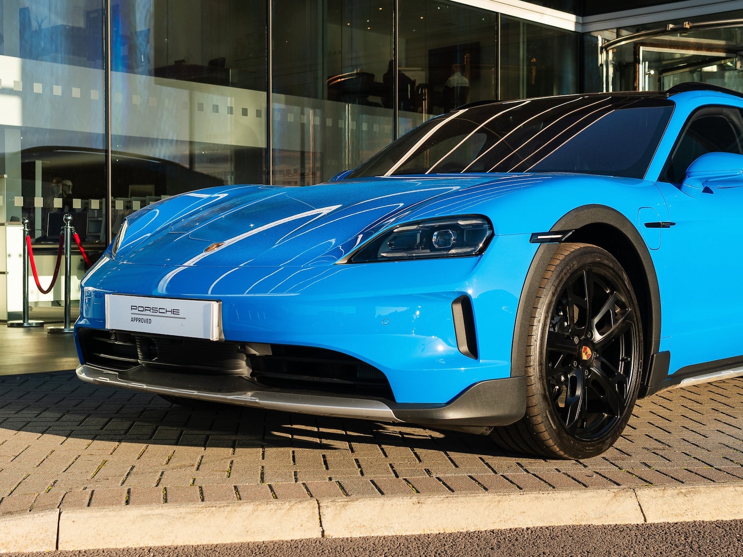 Used Porsche Taycan 2025 for sale - 77905640: Photo 12