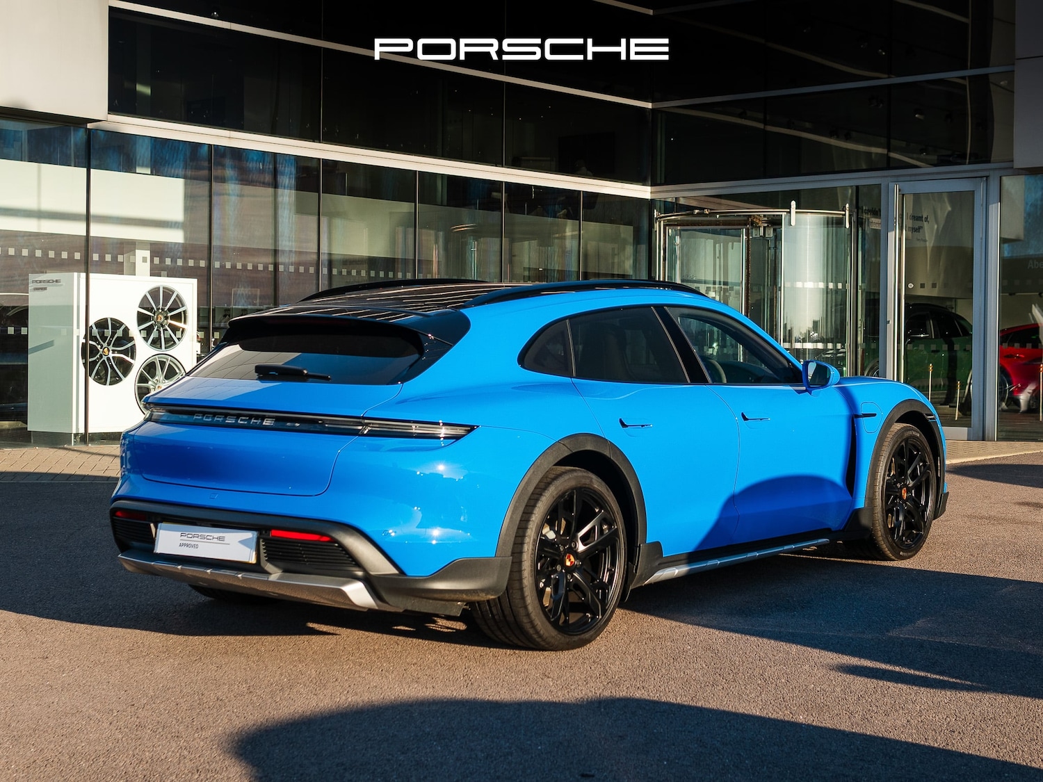 Used Porsche Taycan 2025 for sale - 77905640: Photo 2