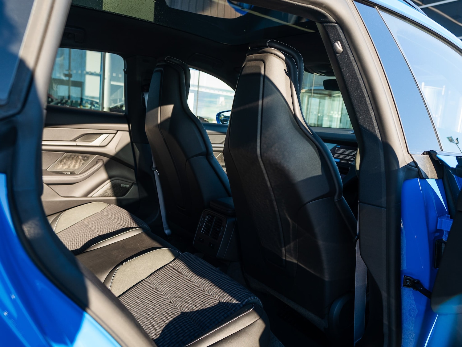 Used Porsche Taycan 2025 for sale - 77905640: Photo 40