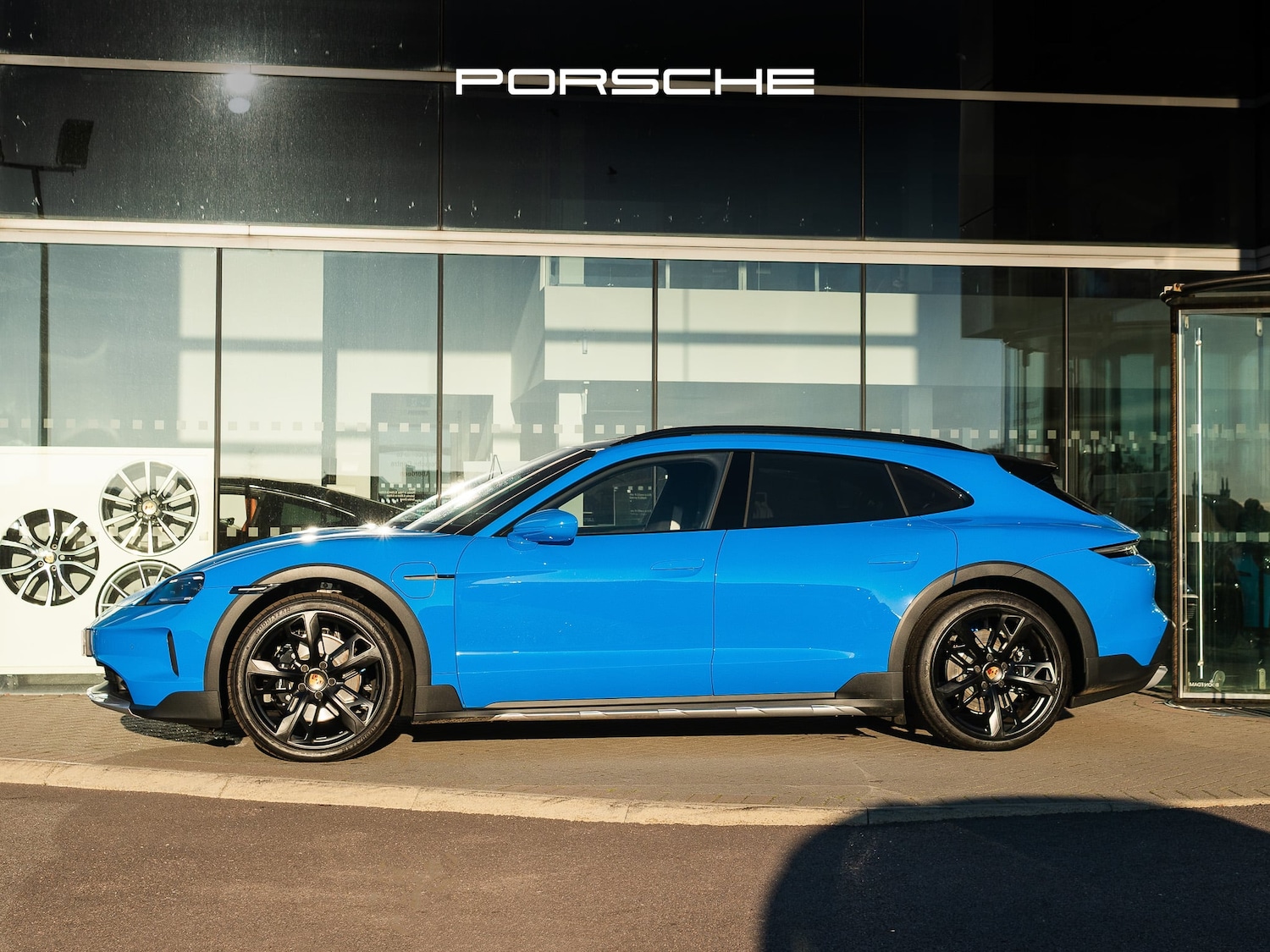 Used Porsche Taycan 2025 for sale - 77905640: Photo 5