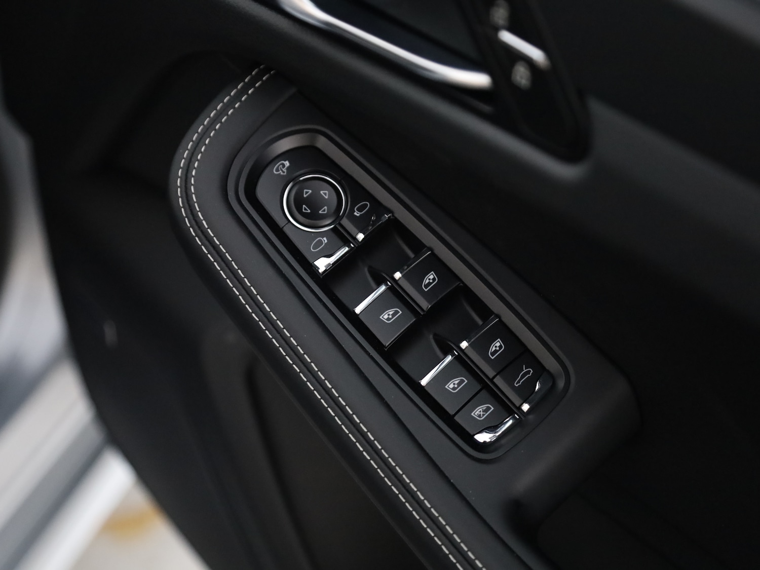 Used Porsche Macan 2025 for sale - 76279280: Photo 30