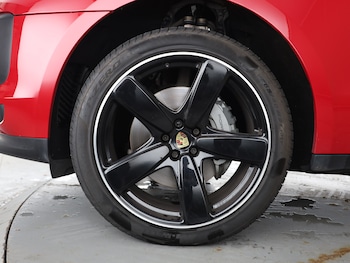 Used Porsche Macan 2025 for sale - 75947091: Photo 3
