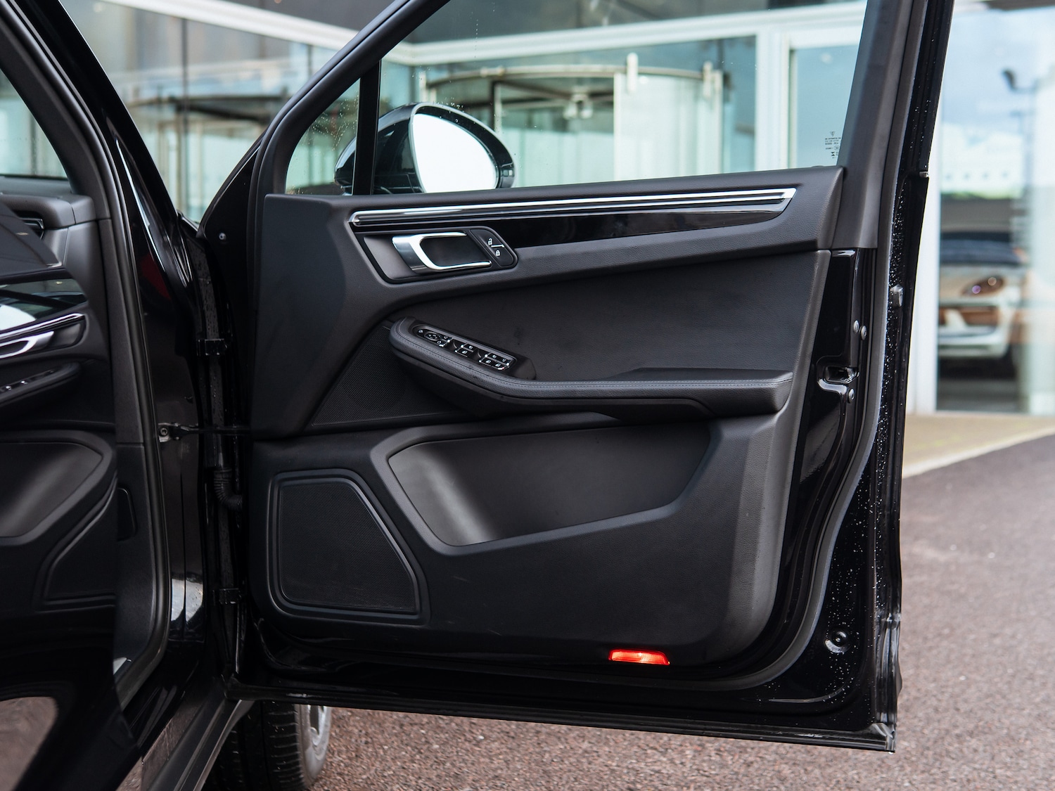 Used Porsche Macan 2023 for sale - 76508947: Photo 13