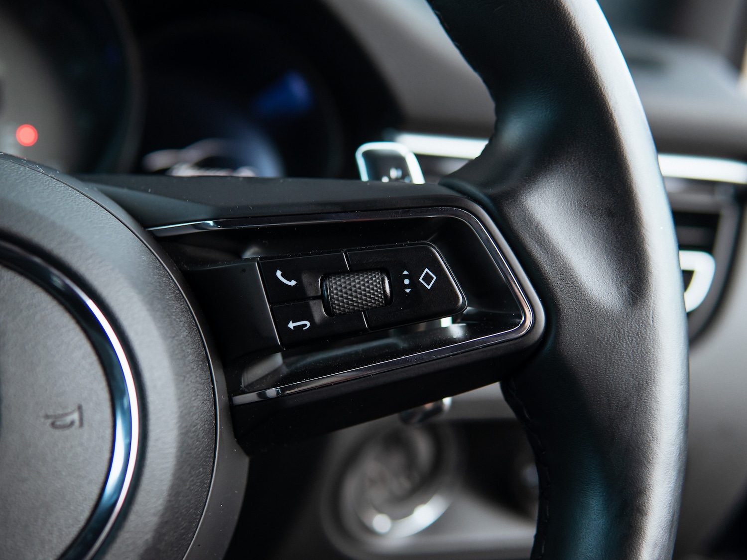 Used Porsche Macan 2023 for sale - 76508947: Photo 16