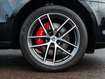 Used Porsche Macan 2023 for sale - 76508947: Photo