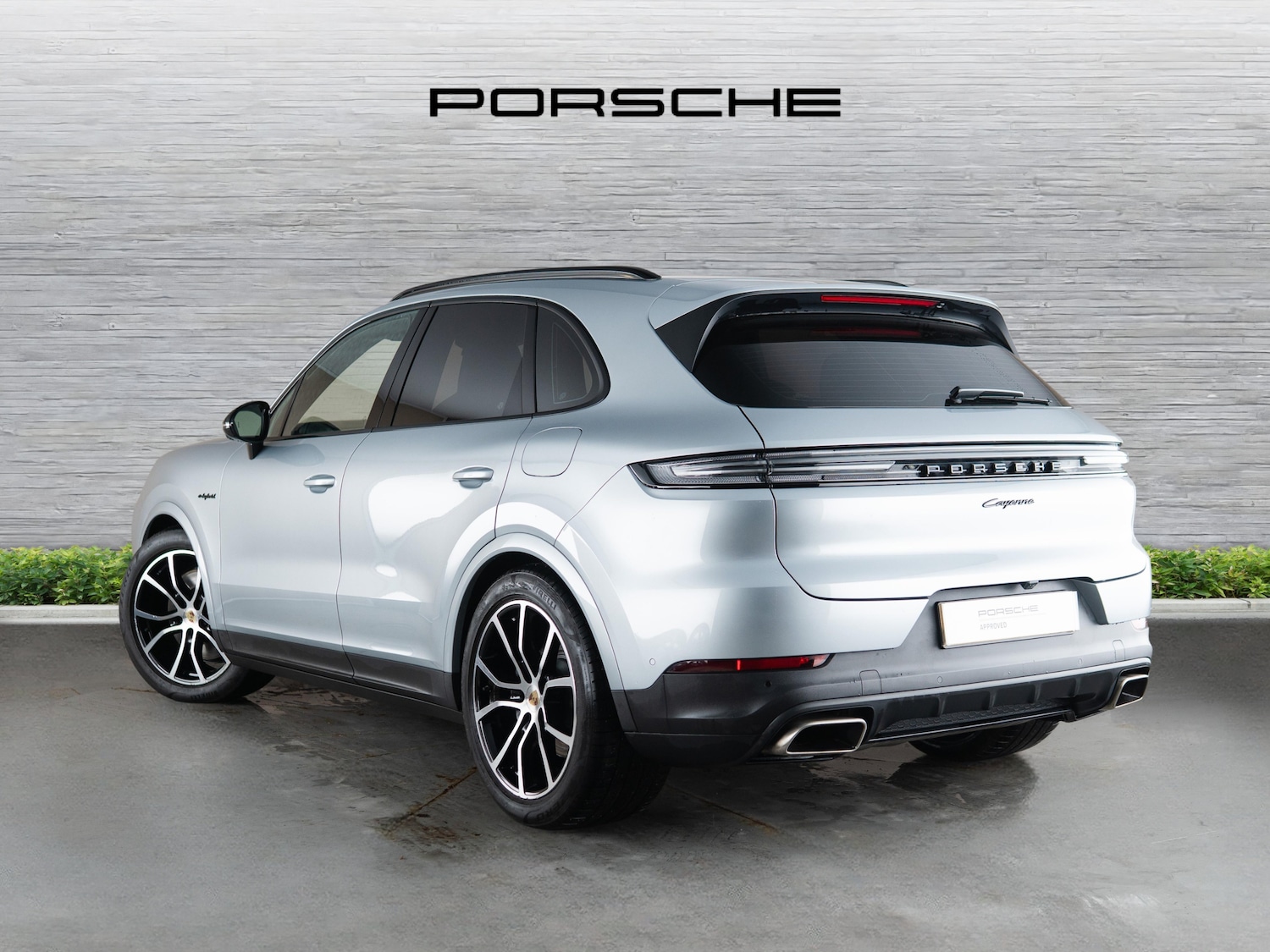 Used Porsche Cayenne 2024 for sale - 76884292: Photo 2