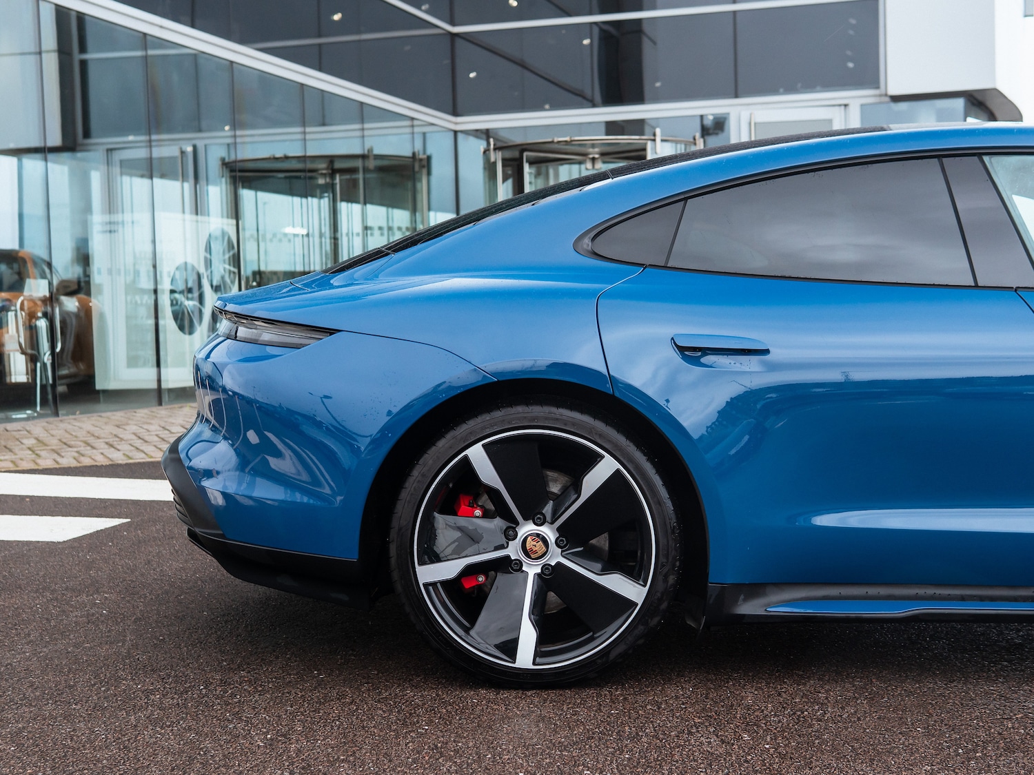 Used Porsche Taycan 2021 for sale - 76573807: Photo 11