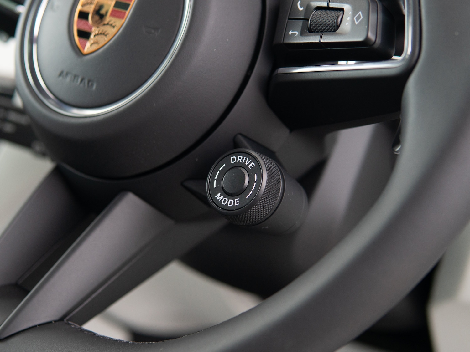 Used Porsche Macan 2025 for sale - 77118098: Photo 11