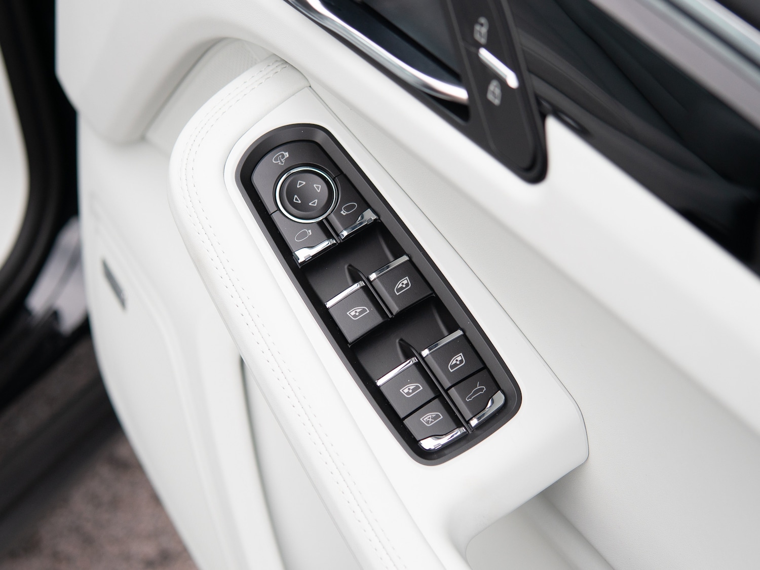 Used Porsche Macan 2025 for sale - 77118098: Photo 36