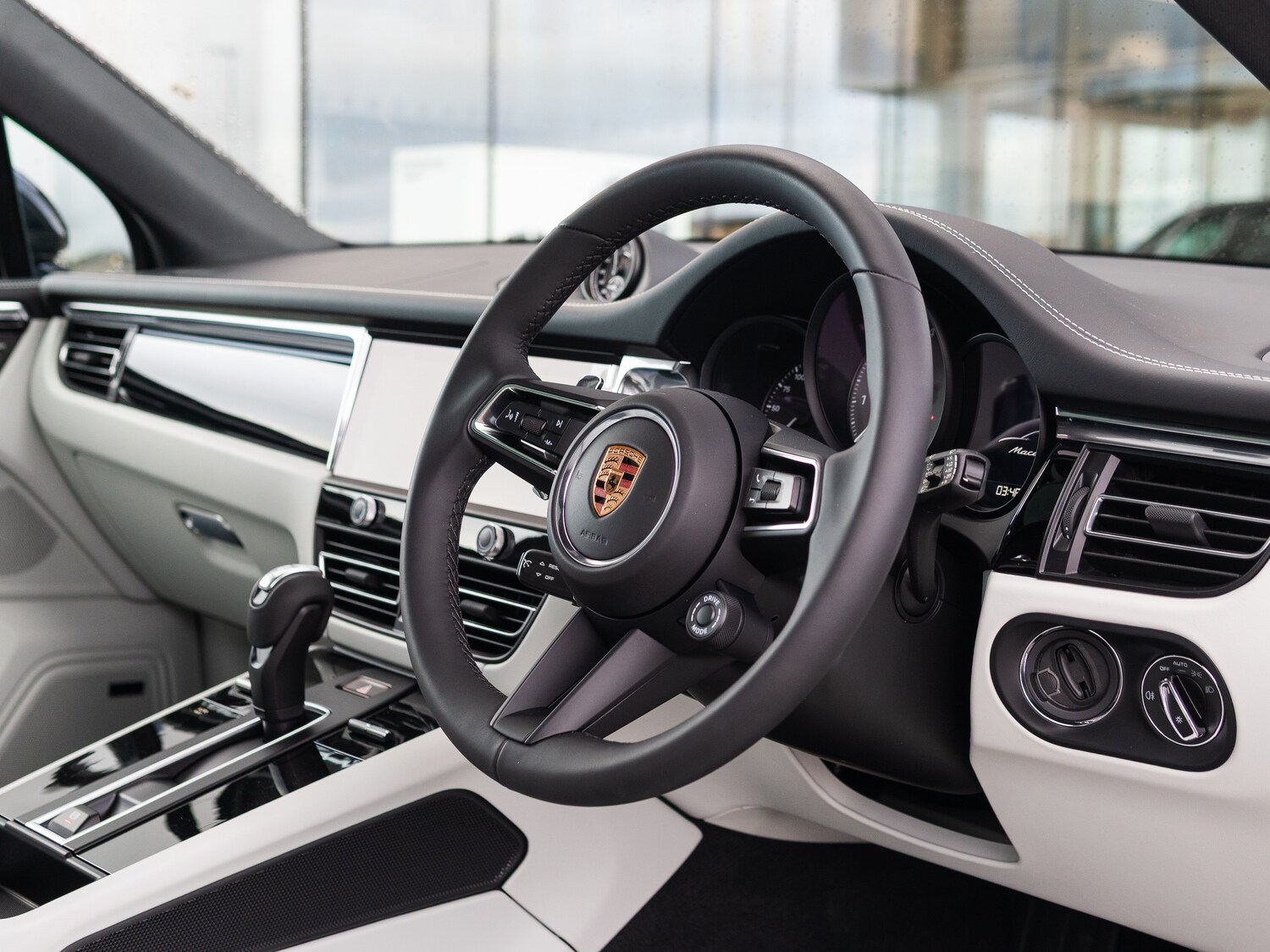 Used Porsche Macan 2025 for sale - 77118098: Photo 39