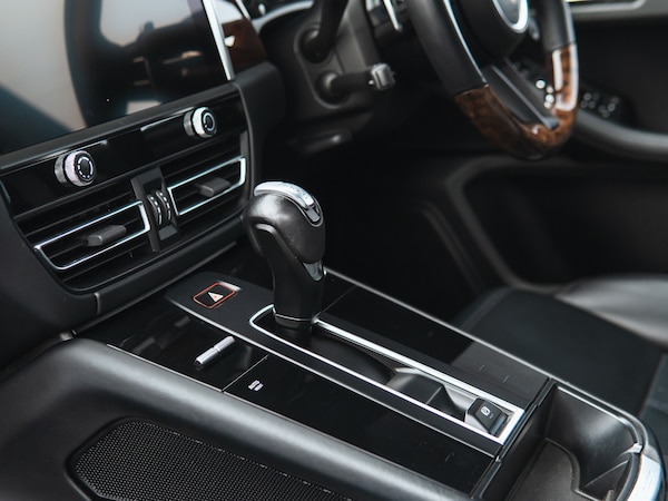 Used Porsche Macan 2022 for sale - 76197122: Photo 31