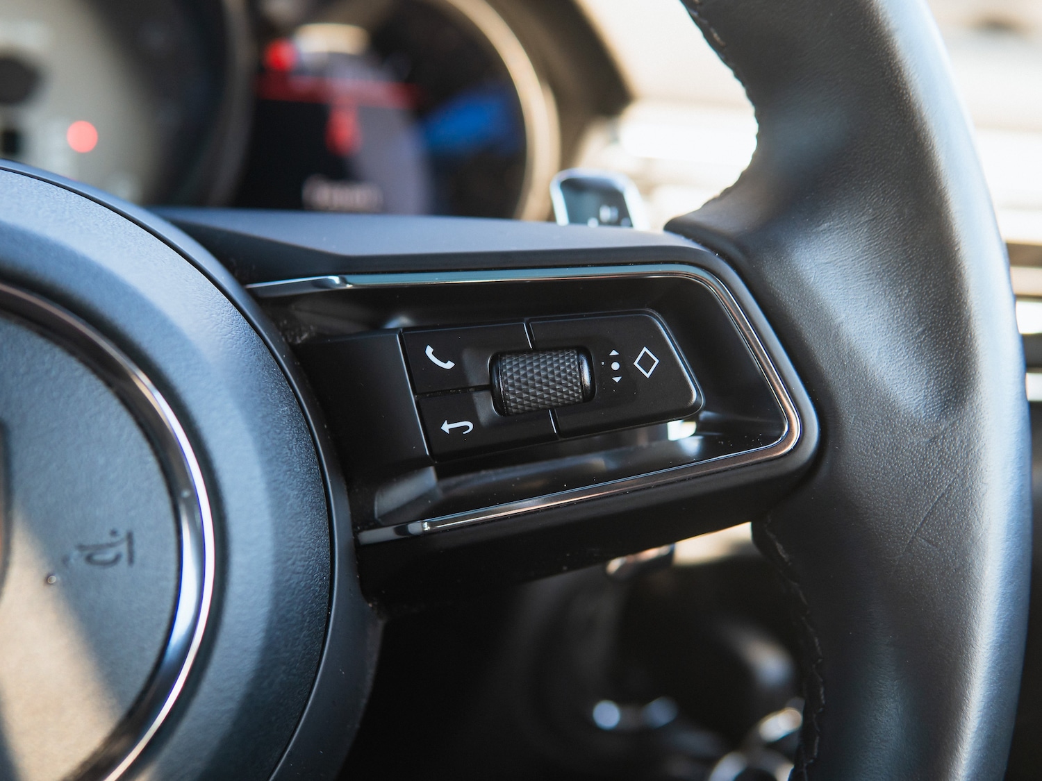 Used Porsche Macan 2023 for sale - 76627429: Photo 18