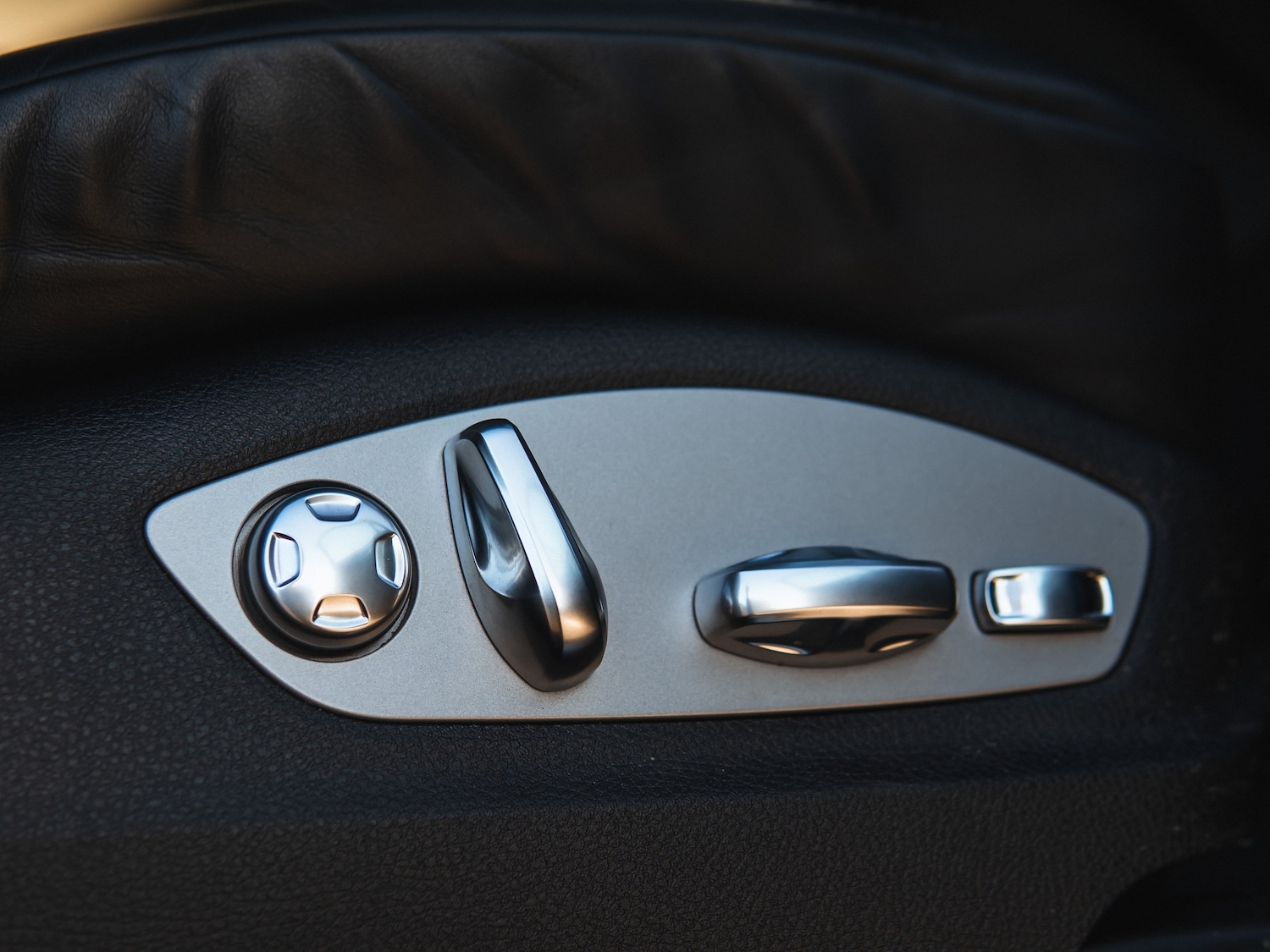 Used Porsche Macan 2023 for sale - 76627429: Photo 24